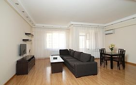 City View 2-Bedroom Luxury Apartment On 13 Buzand Street By Sweet Home